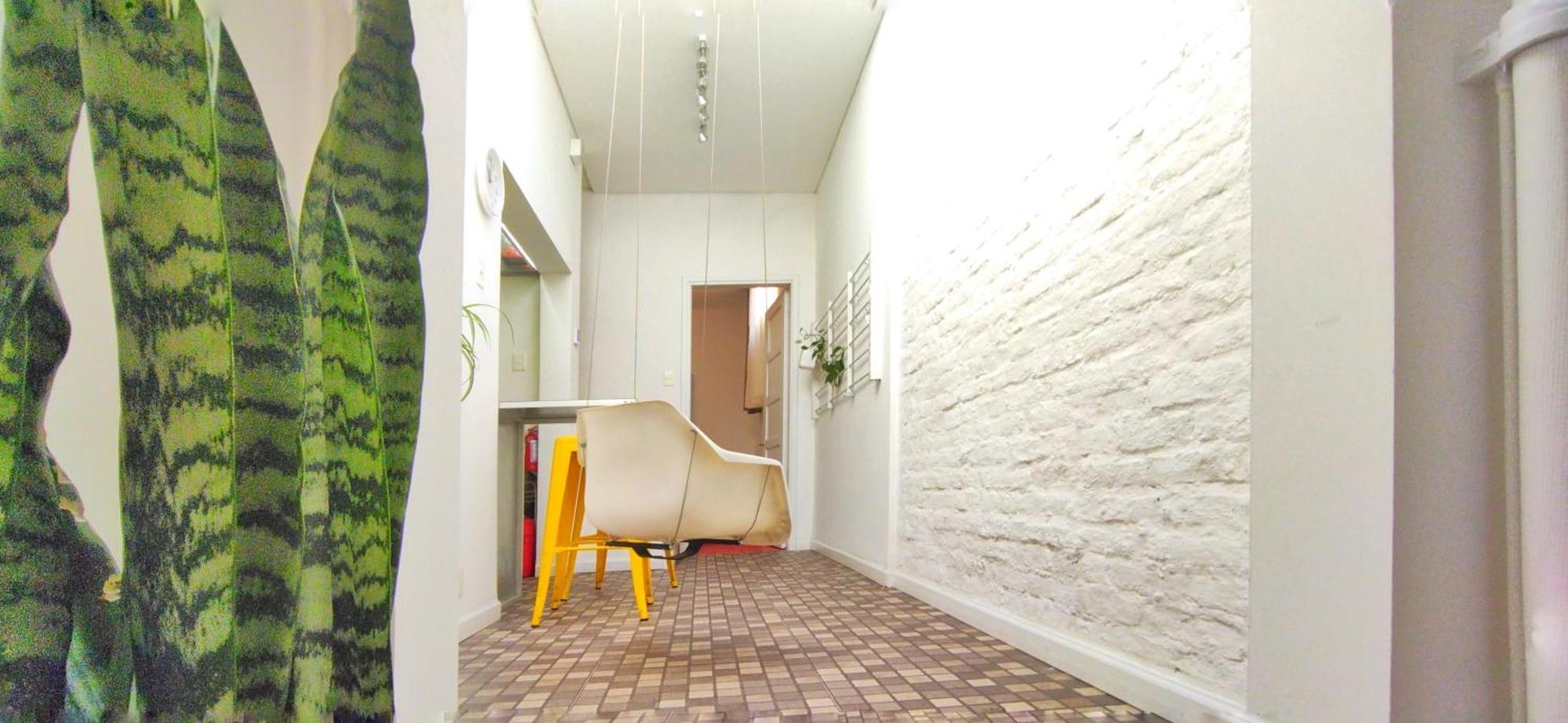 House With Large Terrace, Jacuzzi And Gated Parking For One Car Montevideu