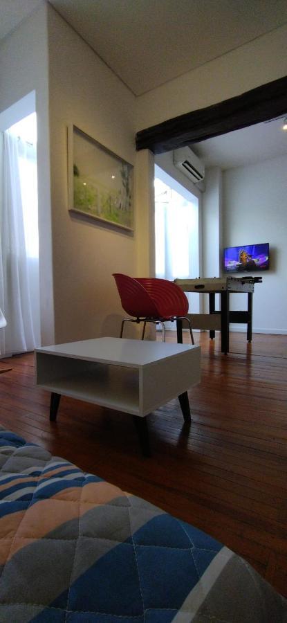 House With Large Terrace, Jacuzzi And Gated Parking For One Car Casa de férias